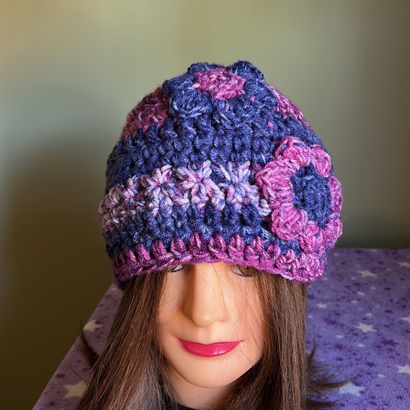 Crochet flower beanie medium beautiful acrylic yarn new - Picture 4 of 9